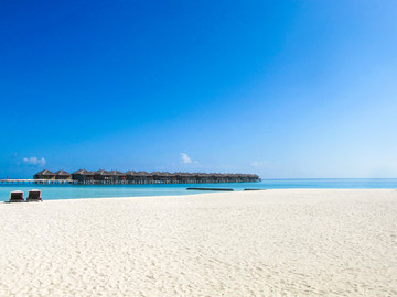 马尔代夫碧海蓝天白色沙滩
