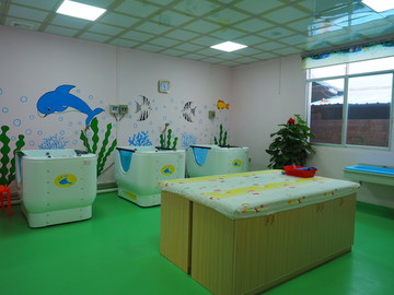 婴儿游泳室