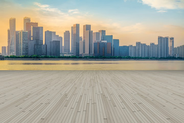 道路地砖和杭州现代建筑群天际线