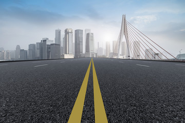 道路路面和重庆城市建筑天际线