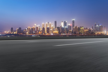 道路路面和重庆城市建筑天际线