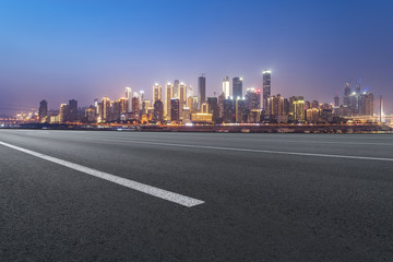 道路路面和重庆城市建筑天际线