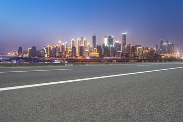 道路路面和重庆城市建筑天际线