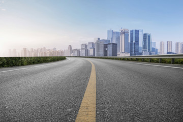 道路路面和重庆城市建筑天际线