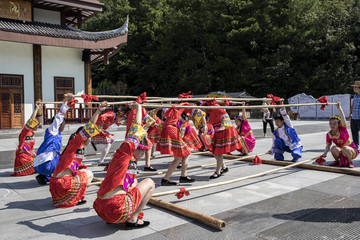 竹杠舞表演