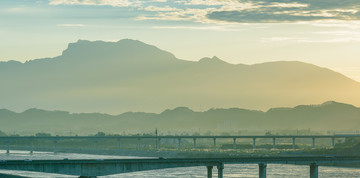晚霞峨眉山大渡河高速公路大桥