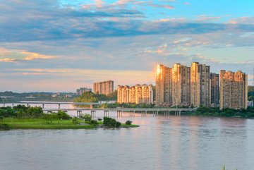 乐山青衣江大渡河交汇处城市风光