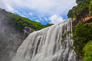 高山飞瀑