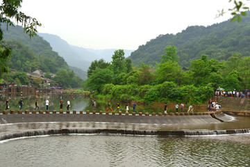 柳江古镇小河踏水桥