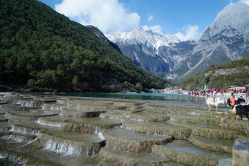 玉龙雪山白水河的景色