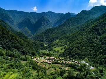 重庆武陵山大裂谷