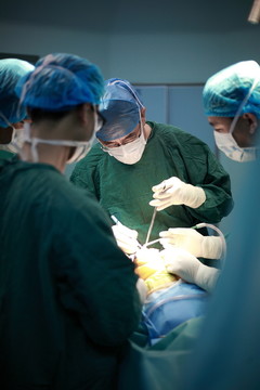 手术室医生做手术医生手术