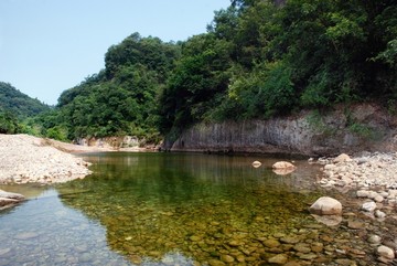 小河流水