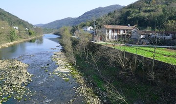 小河流水