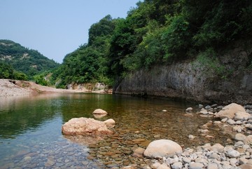 小河流水