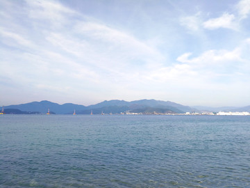 海面蓝天白云