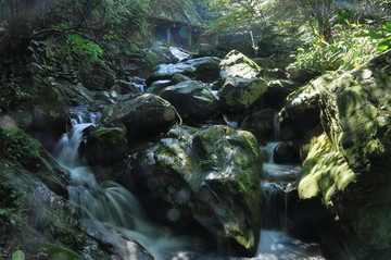 山间流水