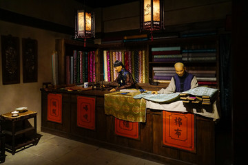 老上海绸布店蜡像