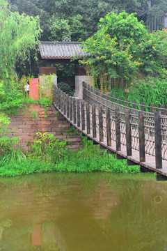 五凤溪古镇柳溪河上的索桥