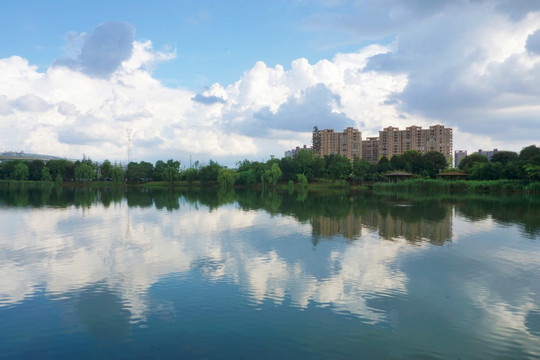 湖畔风采