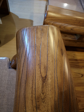 木纹桌子