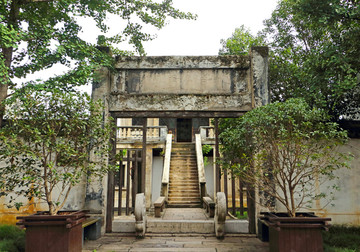 古宅大门