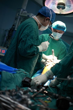 手术室医生做手术医生手术