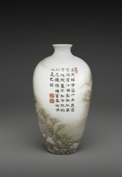 洋彩冬景山水梅瓶