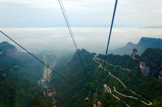 天门山盘山公路