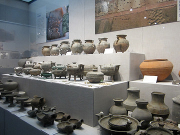 博物馆古物陶器陈列