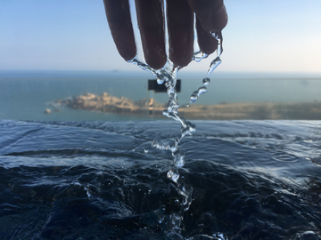 水