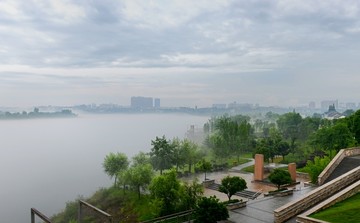 清江雾景