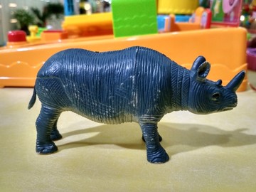 动物雕塑犀牛