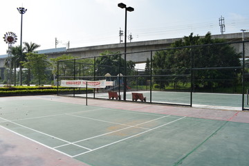 网球场和羽毛球场