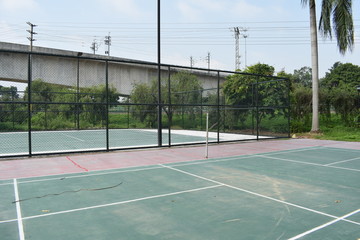 网球场和羽毛球场