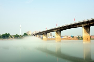 清江雾景