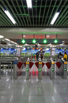北京地铁站天安门东站检票口