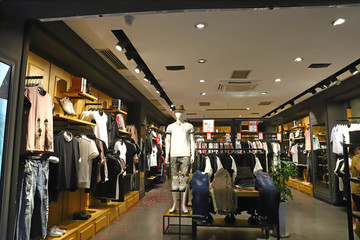 男装专卖店