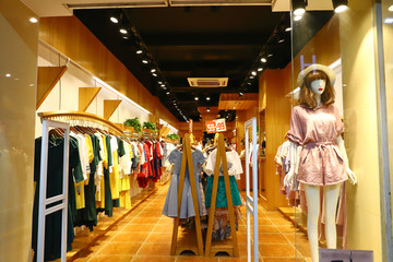 女装专卖店