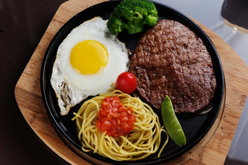 碳烤黑胡椒牛排