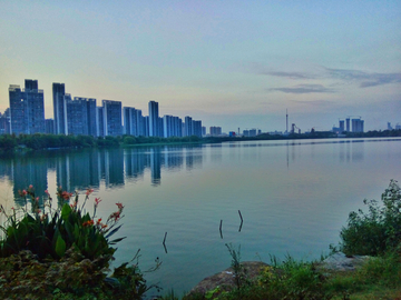 武汉东湖湖畔暮色