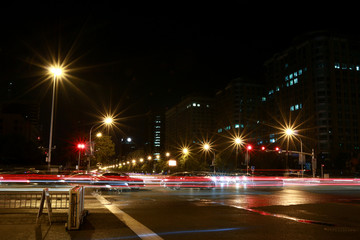 东单路口夜景