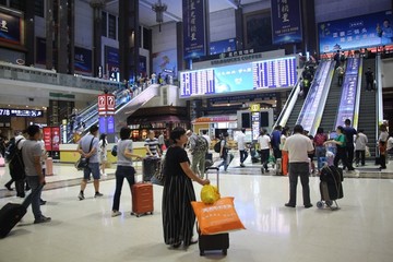 北京火车站内景
