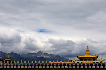 甘孜风光塔公寺金顶