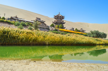 鸣沙山月牙泉