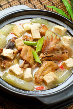 土鸡炖冬瓜豆腐