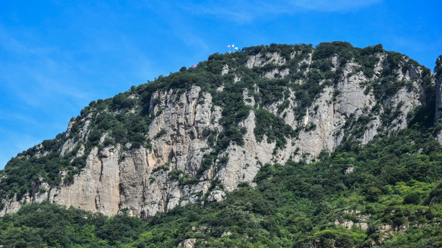 山顶的陡崖
