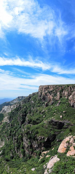 竖画幅山脉断崖风景图