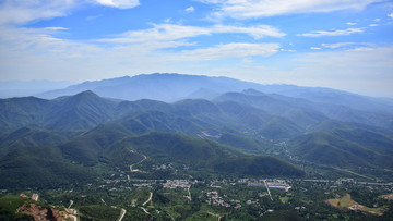 朦胧的嵩山风景图