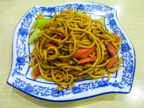 火腿肠炒面